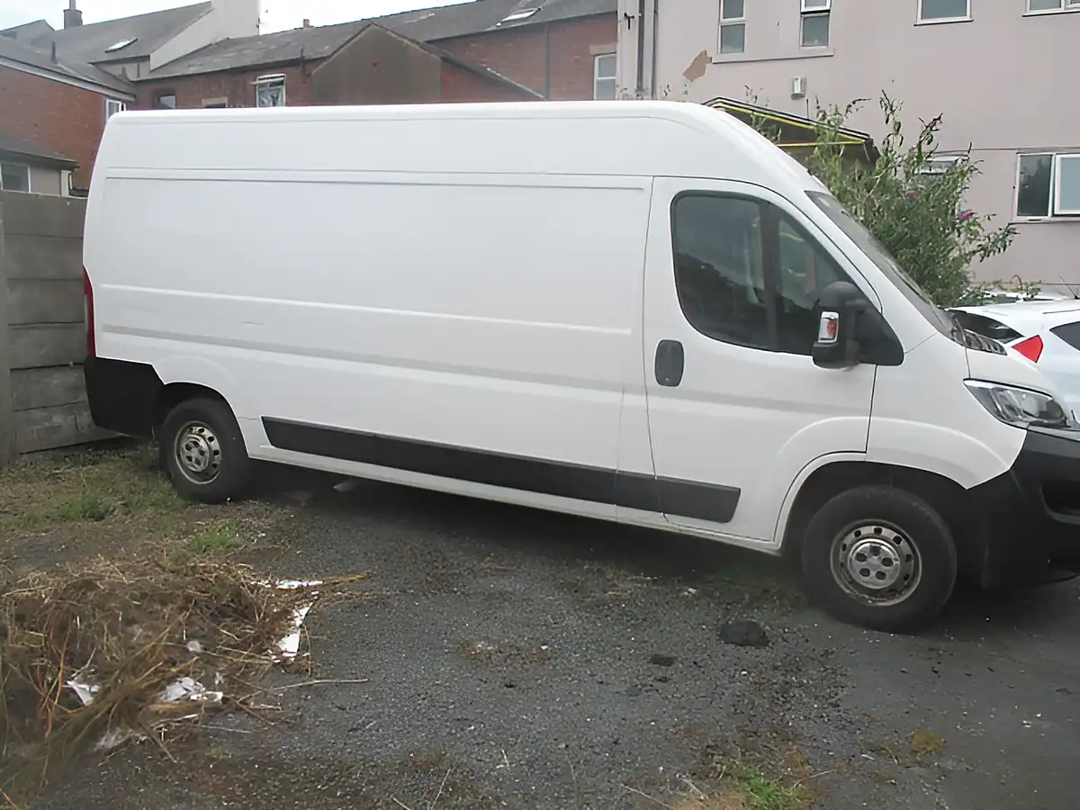 Used 2018 Citroen Relay 35 Eprise Blue White - Interior and Exterior details 4