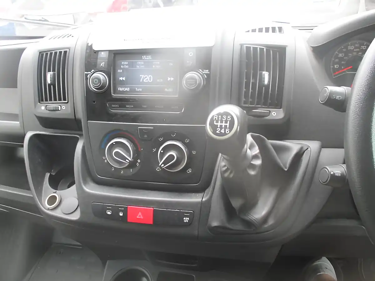 Used 2018 Citroen Relay 35 Eprise Blue White - Interior and Exterior details 8
