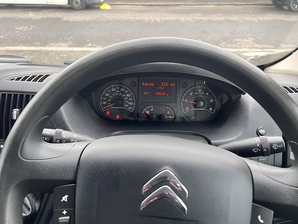 Used 2018 Citroen Relay 35 Heavy L3 Dropside Crewcab White - Interior and Exterior details 11