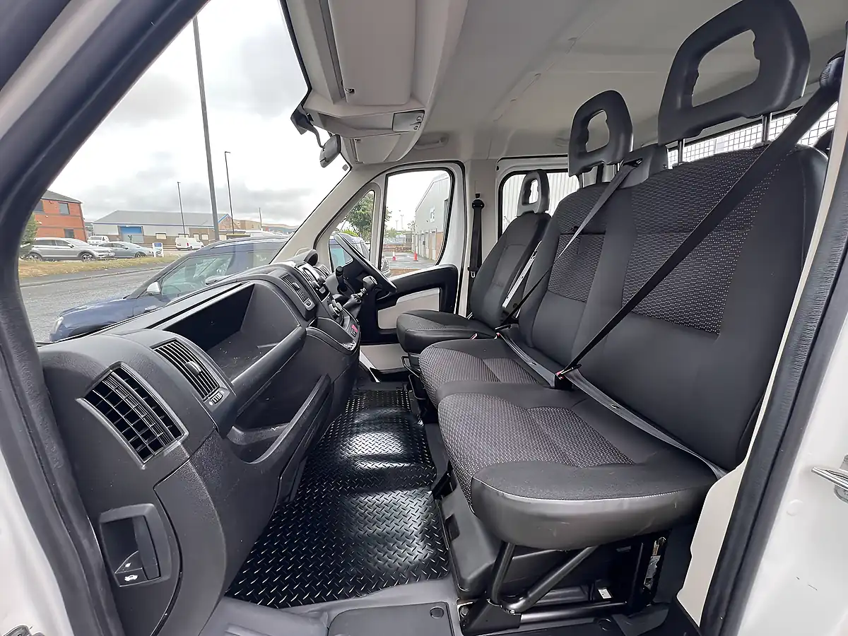 Used 2018 Citroen Relay 35 Heavy L3 Dropside Crewcab White - Interior and Exterior details 13
