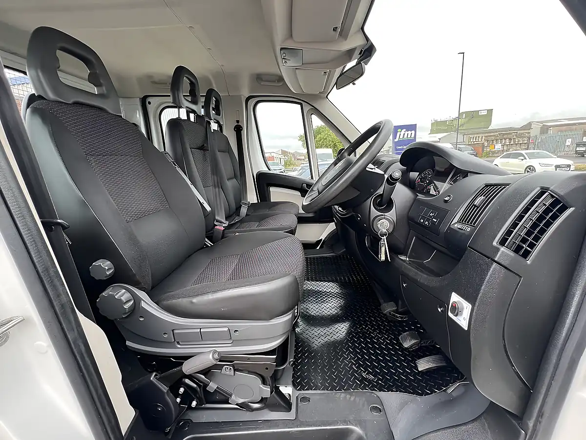 Used 2018 Citroen Relay 35 Heavy L3 Dropside Crewcab White - Interior and Exterior details 3