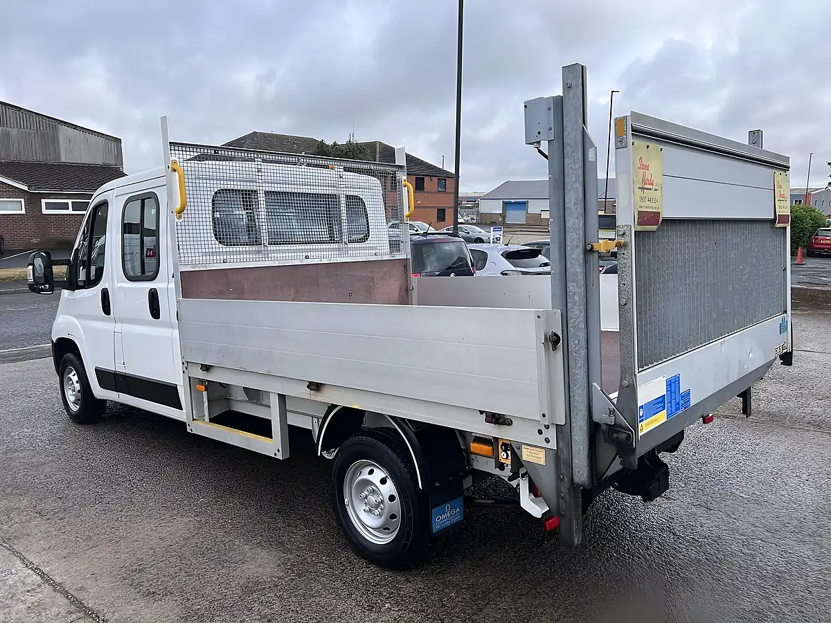 Used 2018 Citroen Relay 35 Heavy L3 Dropside Crewcab White - Interior and Exterior details 8