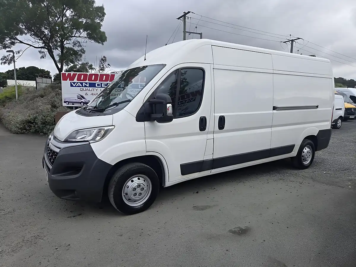 Used 2018 Citroen Relay 35 L3H2 Eprise Blue White - Interior and Exterior details 4