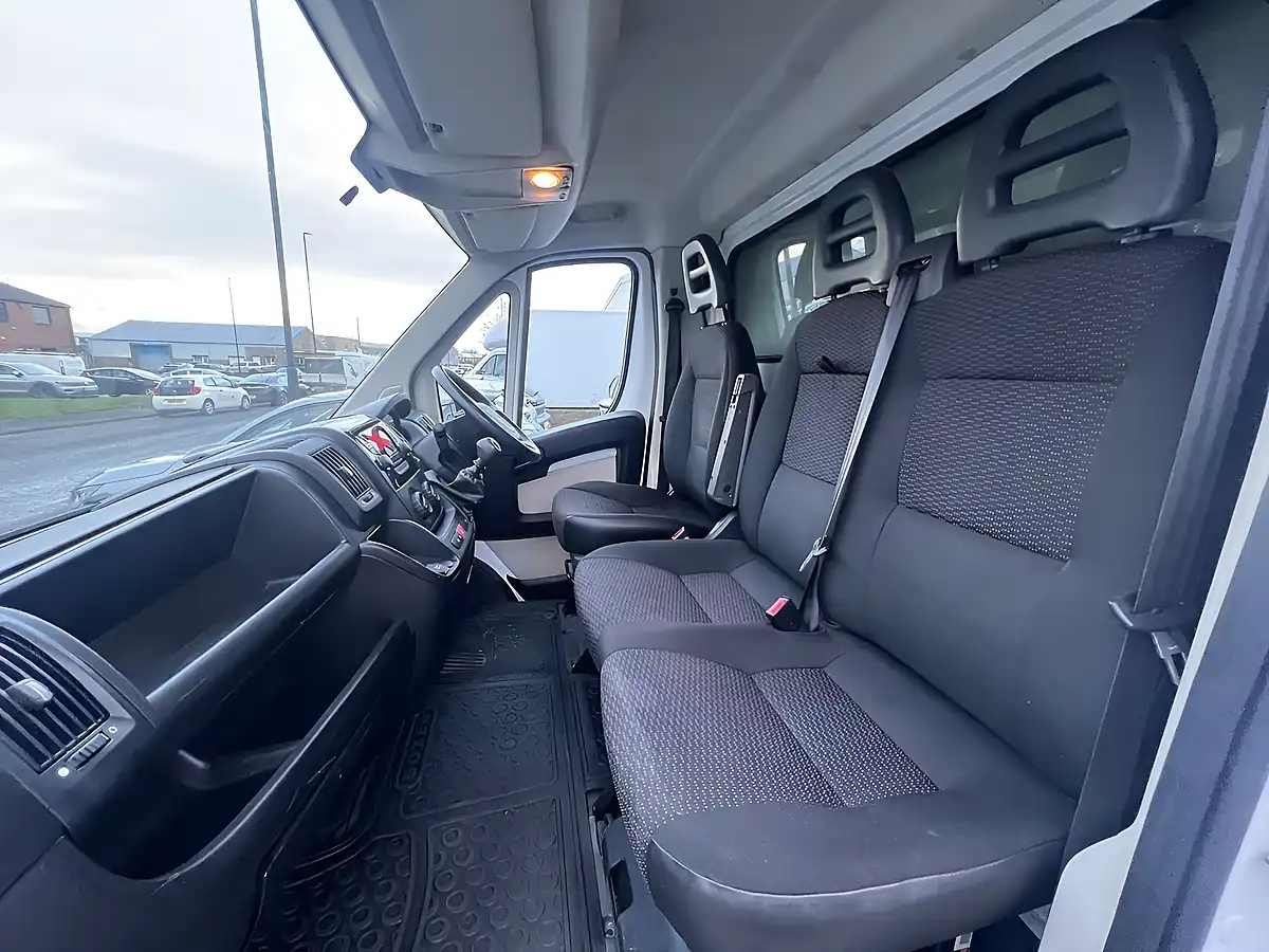 Used 2018 Citroen Relay 35 Luton White - Interior and Exterior details 11