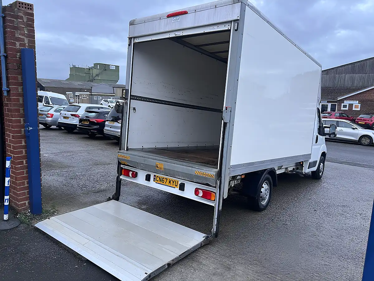 Used 2018 Citroen Relay 35 Luton White - Interior and Exterior details 13