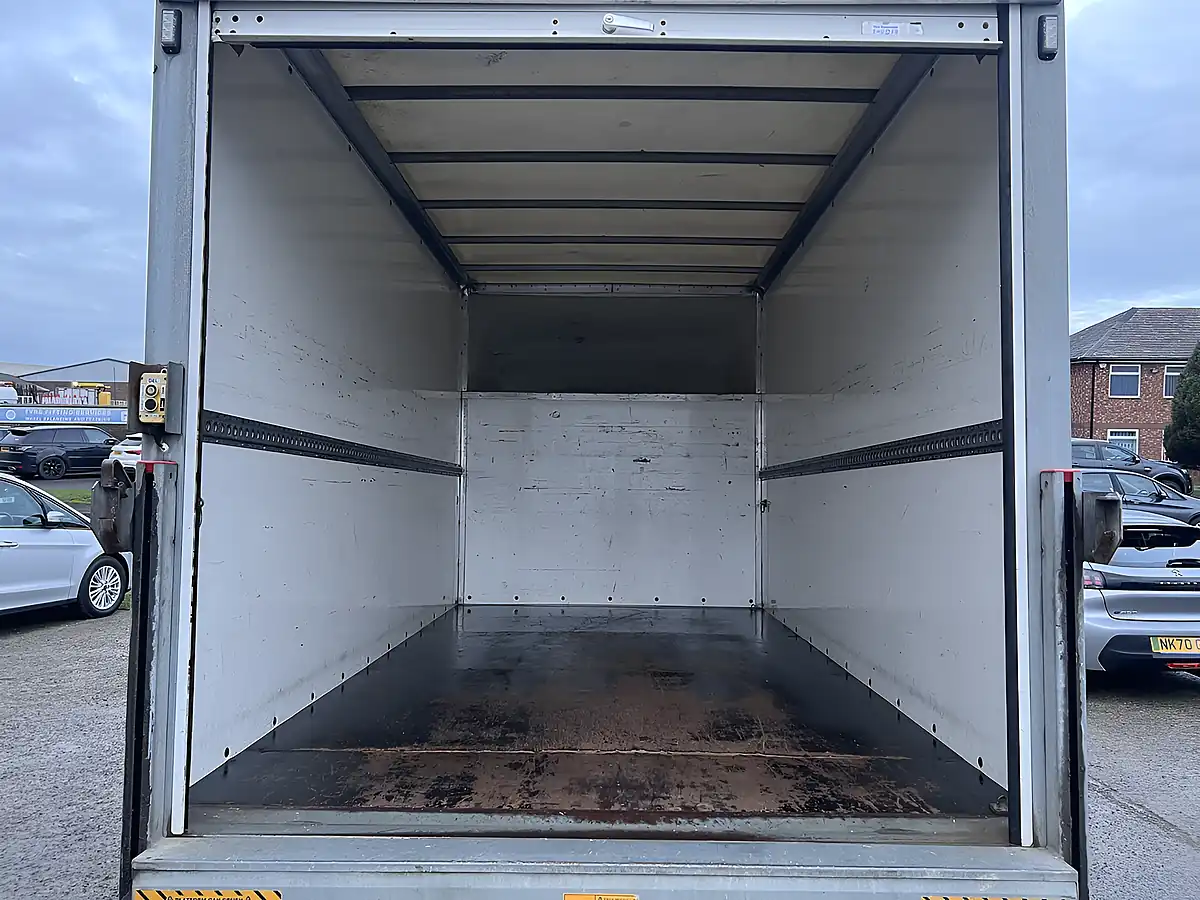 Used 2018 Citroen Relay 35 Luton White - Interior and Exterior details 4