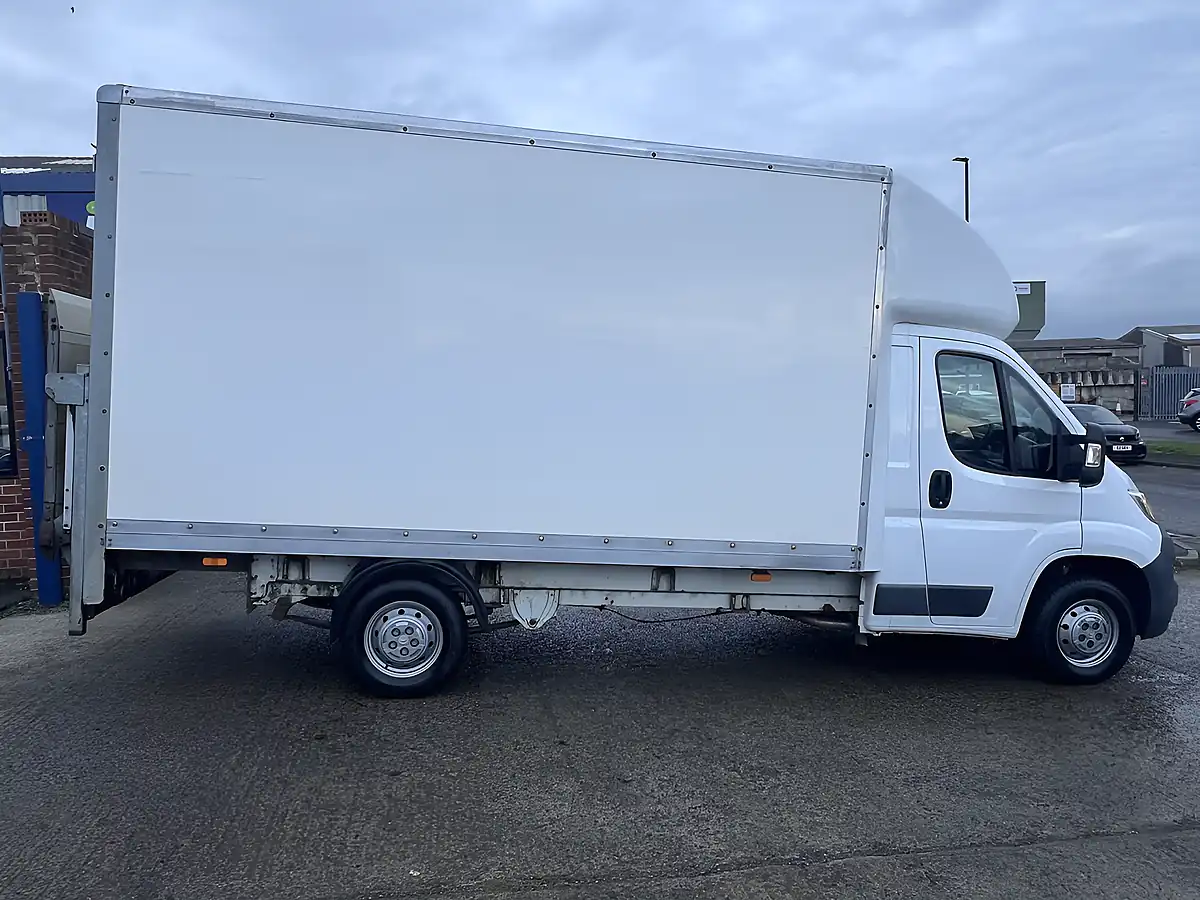 Used 2018 Citroen Relay 35 Luton White - Interior and Exterior details 5