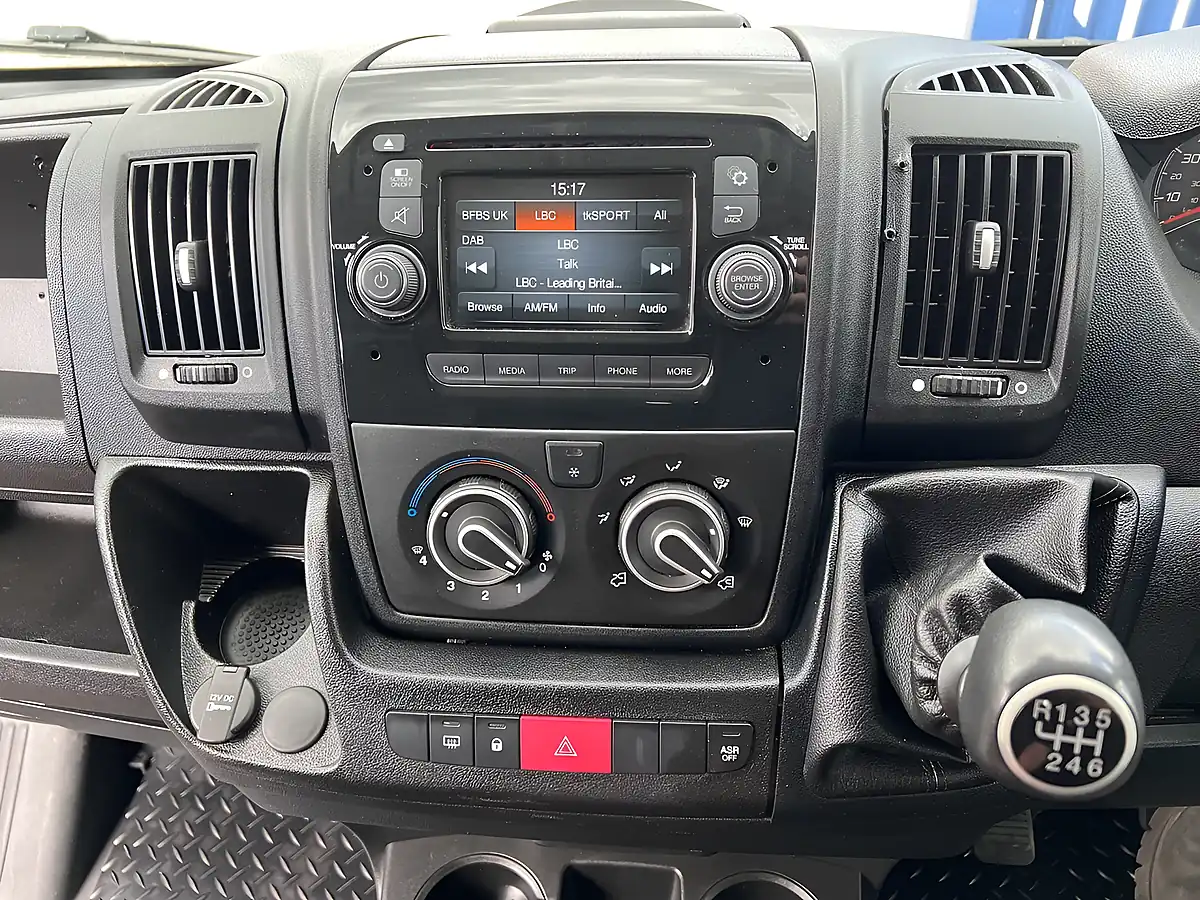 Used 2018 Citroen Relay Enterprise L2H2 Crew Cab White - Interior and Exterior details 12