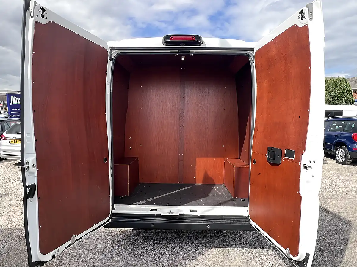 Used 2018 Citroen Relay Enterprise L2H2 Crew Cab White - Interior and Exterior details 5