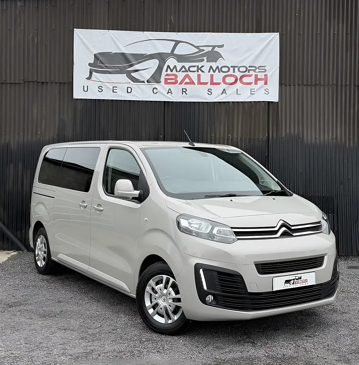 Used 2018 Citroen Spacetourer Business M Beige - Front View