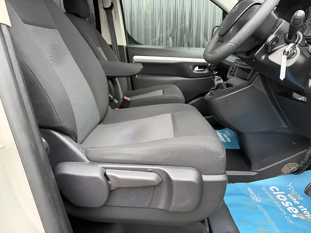 Used 2018 Citroen Spacetourer Business M Beige - Interior and Exterior details 12