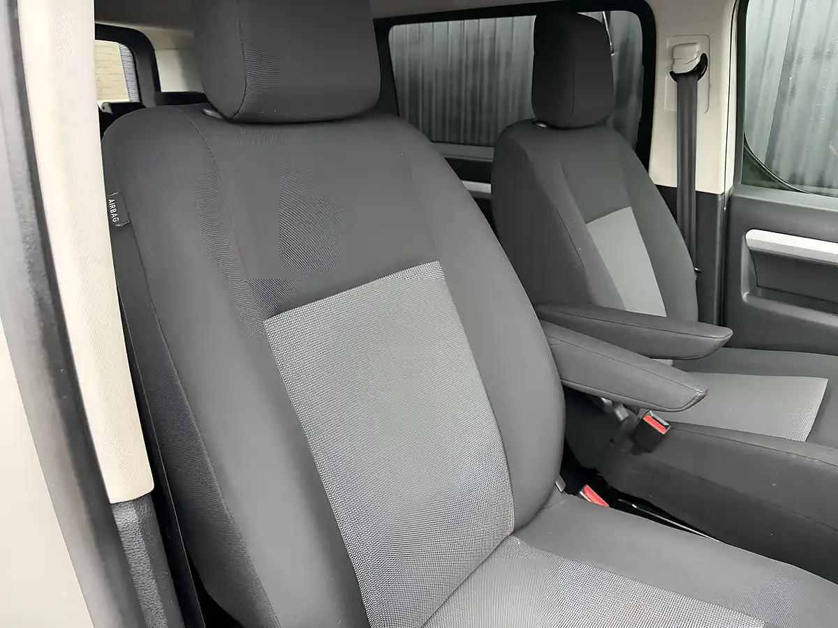 Used 2018 Citroen Spacetourer Business M Beige - Interior and Exterior details 13