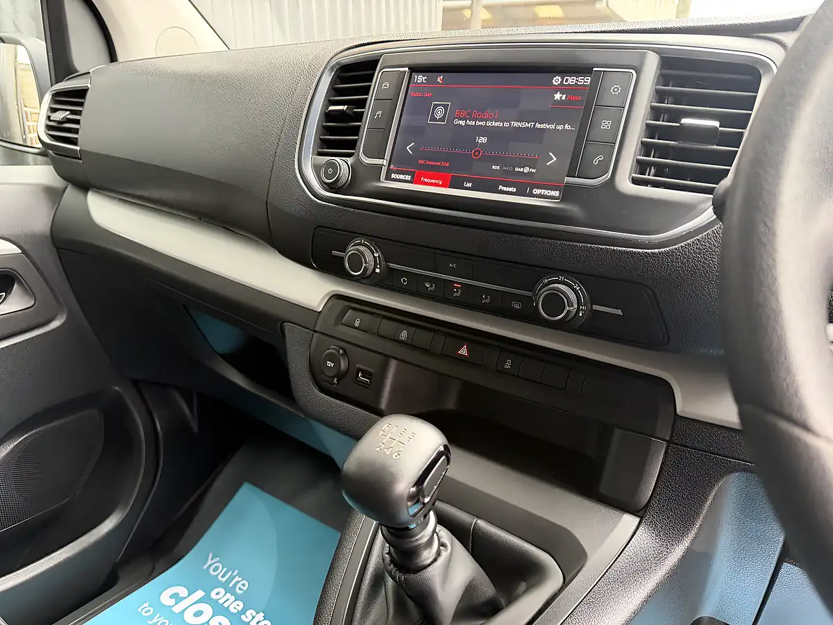 Used 2018 Citroen Spacetourer Business M Beige - Interior and Exterior details 14