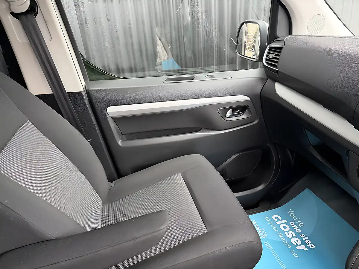 Used 2018 Citroen Spacetourer Business M Beige - Interior and Exterior details 15