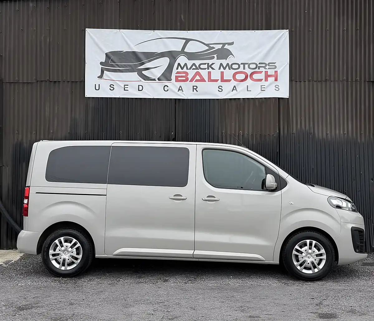 Used 2018 Citroen Spacetourer Business M Beige - Interior and Exterior details 4