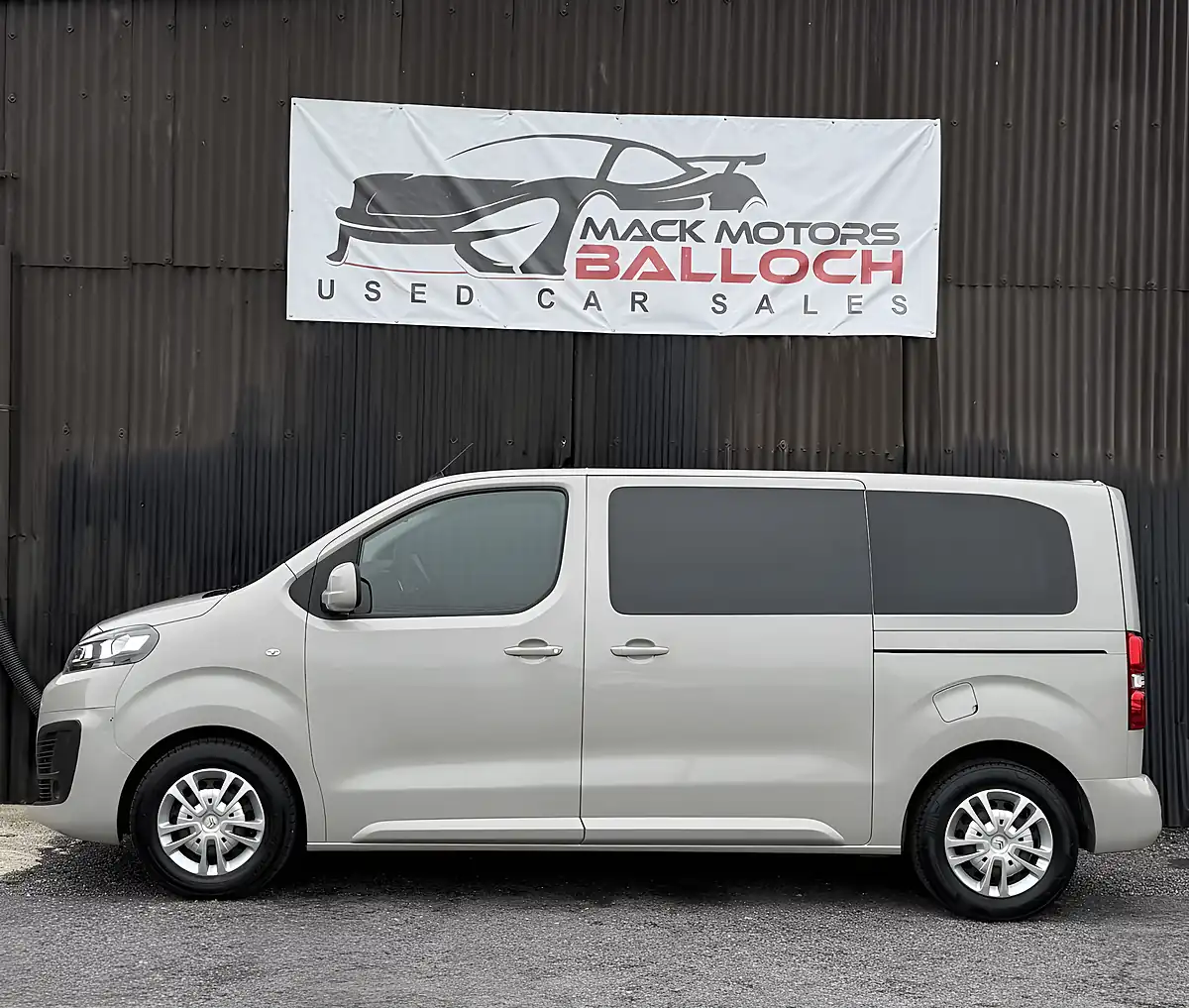 Used 2018 Citroen Spacetourer Business M Beige - Interior and Exterior details 8