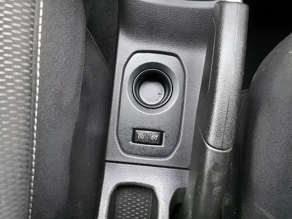 Used 2018 Dacia Duster Comfort Orange - Interior and Exterior details 14