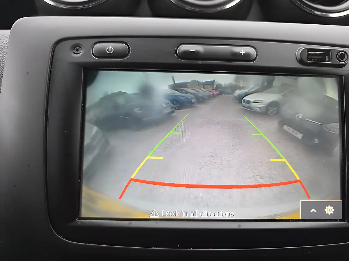 Used 2018 Dacia Duster Comfort Orange - Interior and Exterior details 17