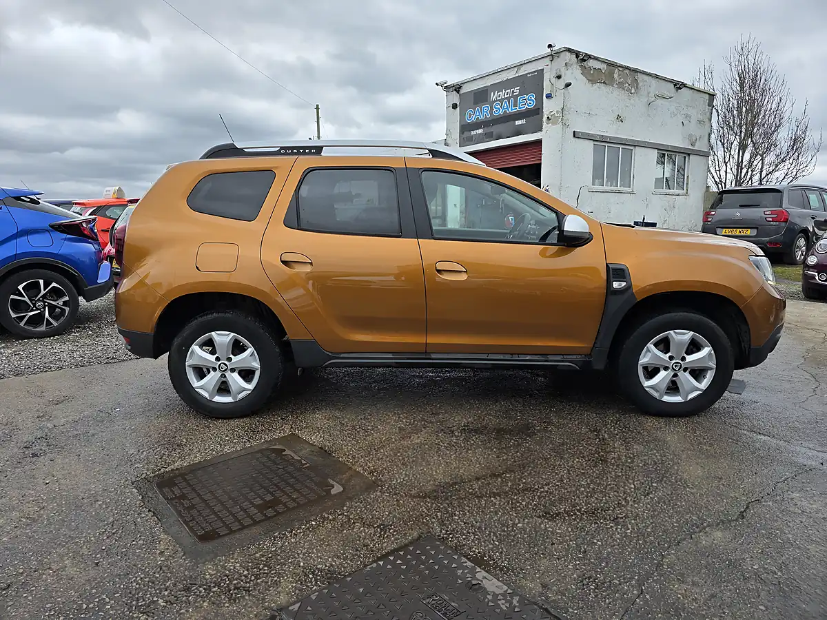 Used 2018 Dacia Duster Comfort Orange - Interior and Exterior details 4