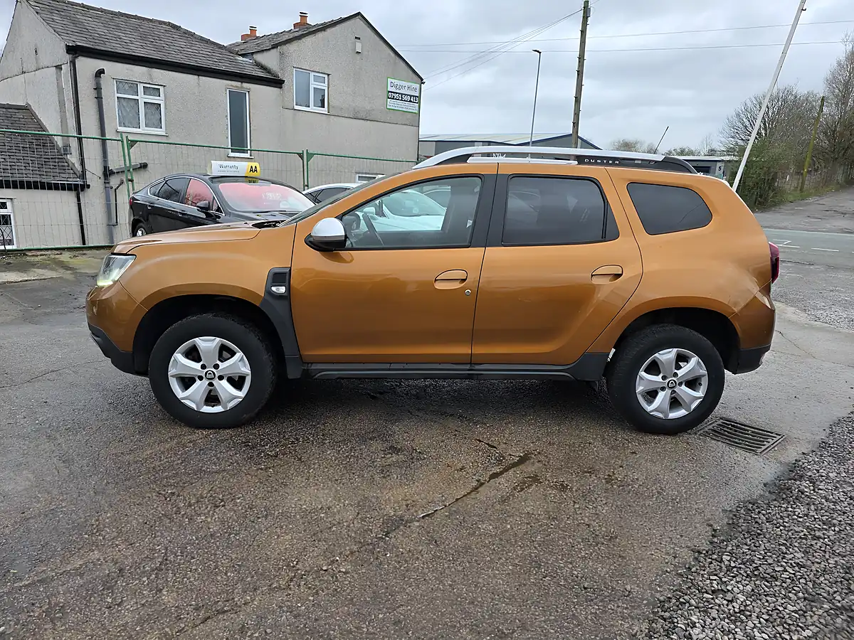 Used 2018 Dacia Duster Comfort Orange - Interior and Exterior details 5