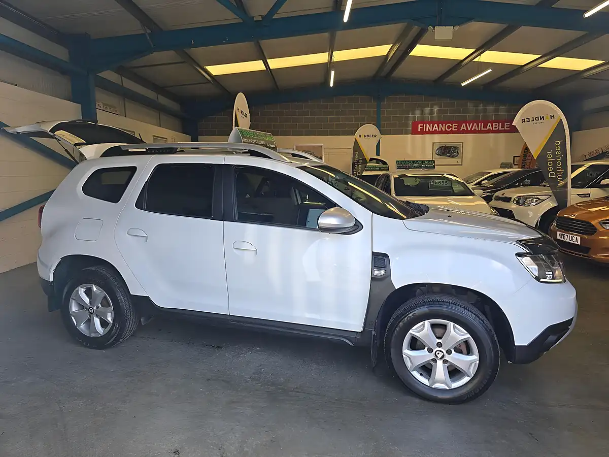 Used 2018 Dacia Duster Comfort White - Interior and Exterior details 7