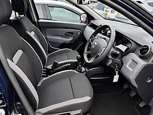 Used 2018 Dacia Duster Essential Blue - Interior and Exterior details 6
