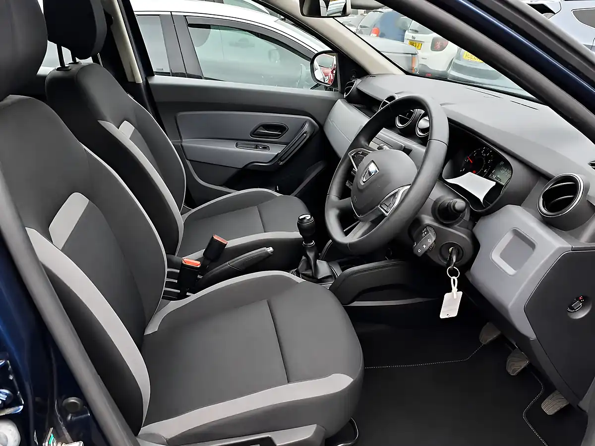 Used 2018 Dacia Duster Essential Blue - Interior and Exterior details 6