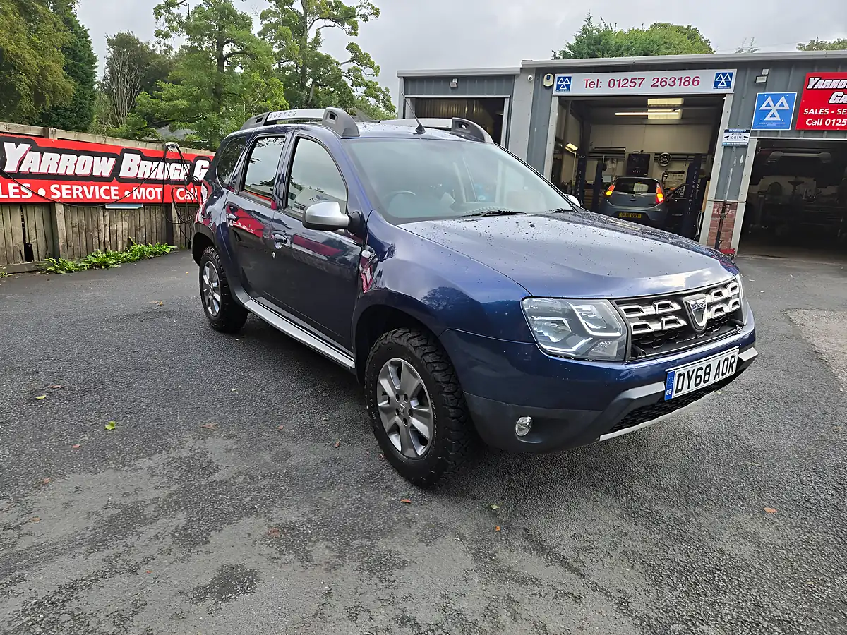 Used 2018 Dacia Duster Laureate Commercial 4X4 Blue - Front View