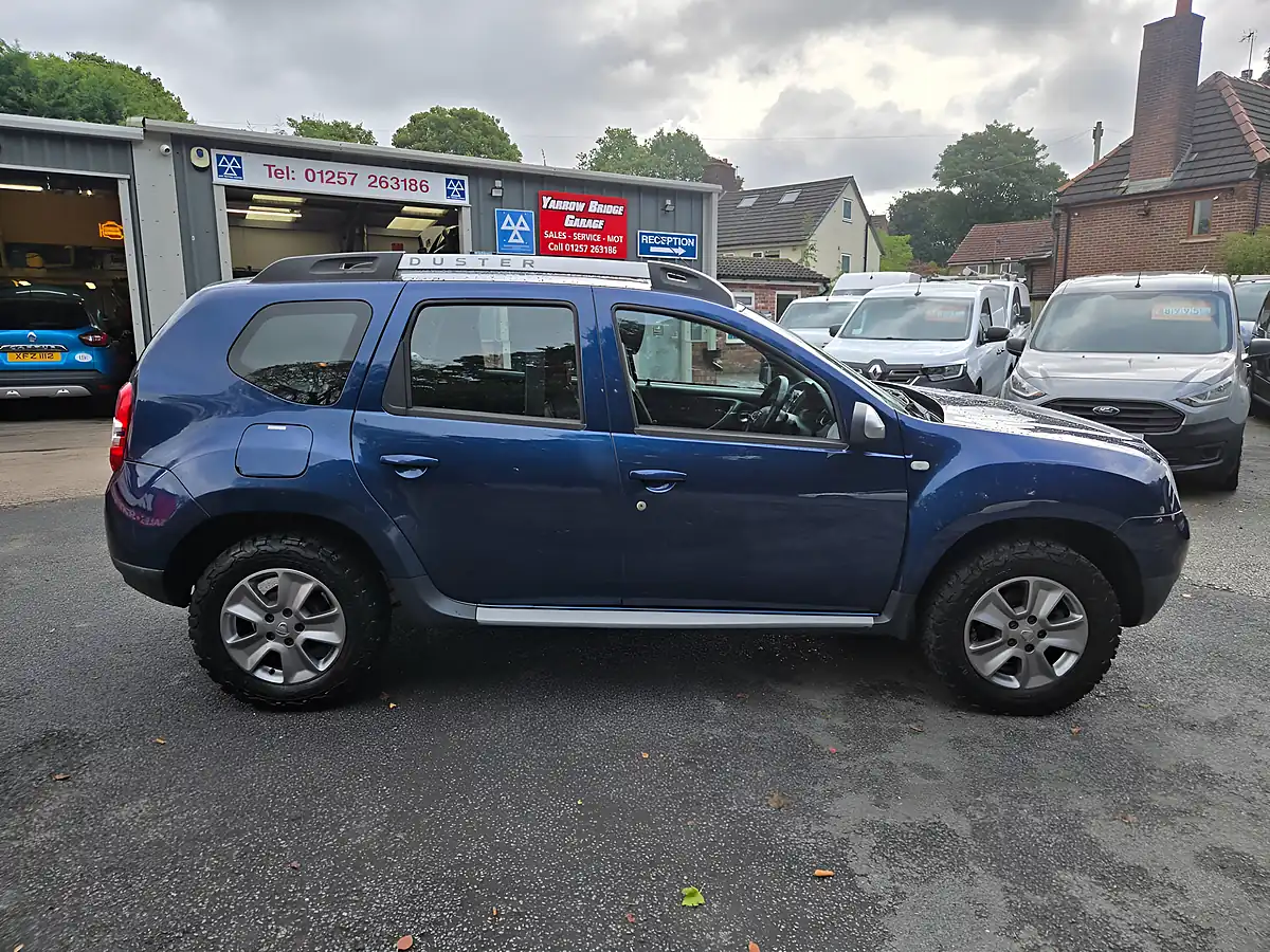 Used 2018 Dacia Duster Laureate Commercial 4X4 Blue - Interior and Exterior details 12