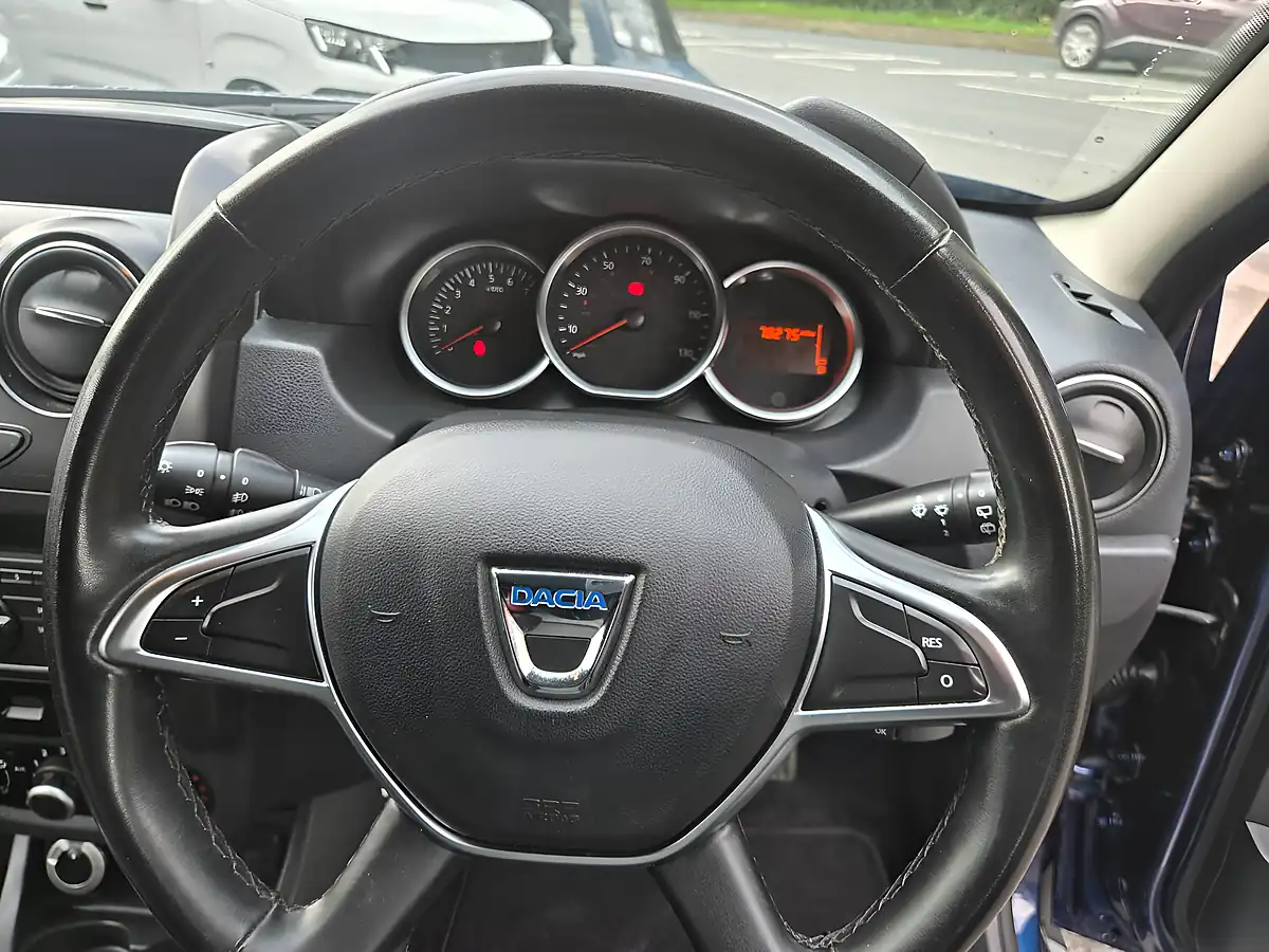 Used 2018 Dacia Duster Laureate Commercial 4X4 Blue - Interior and Exterior details 14