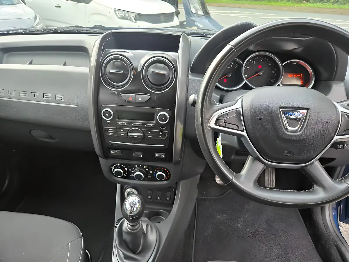 Used 2018 Dacia Duster Laureate Commercial 4X4 Blue - Interior and Exterior details 16