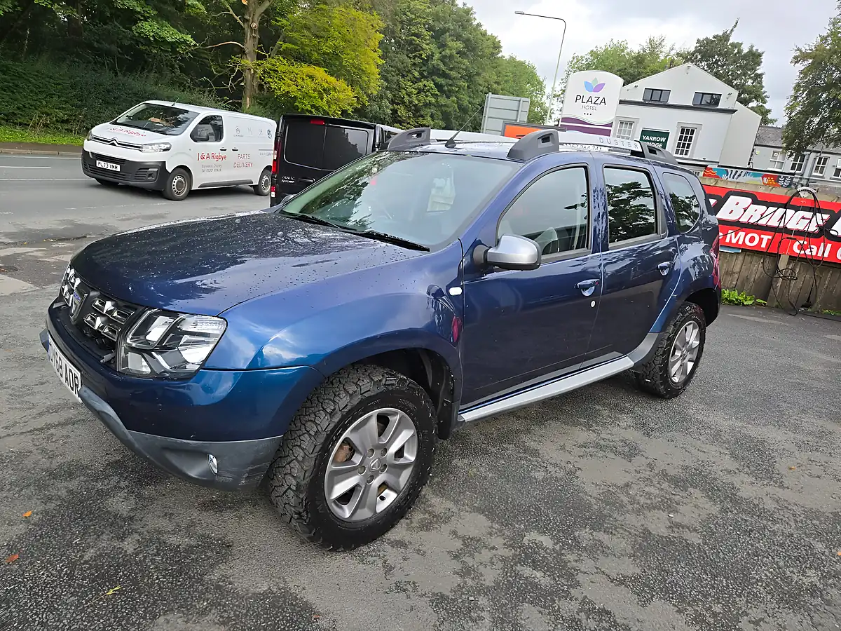 Used 2018 Dacia Duster Laureate Commercial 4X4 Blue - Interior and Exterior details 3