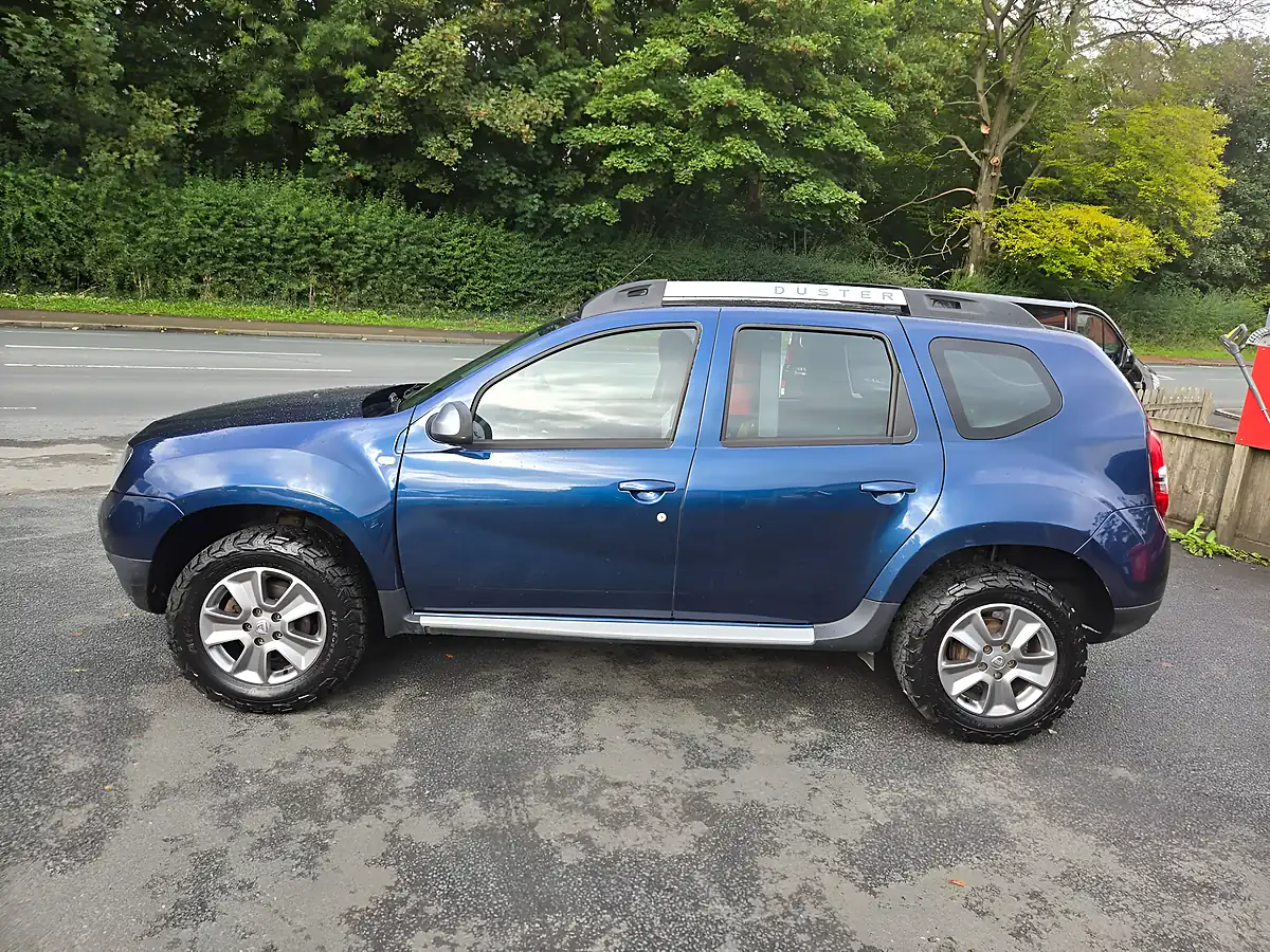 Used 2018 Dacia Duster Laureate Commercial 4X4 Blue - Interior and Exterior details 4
