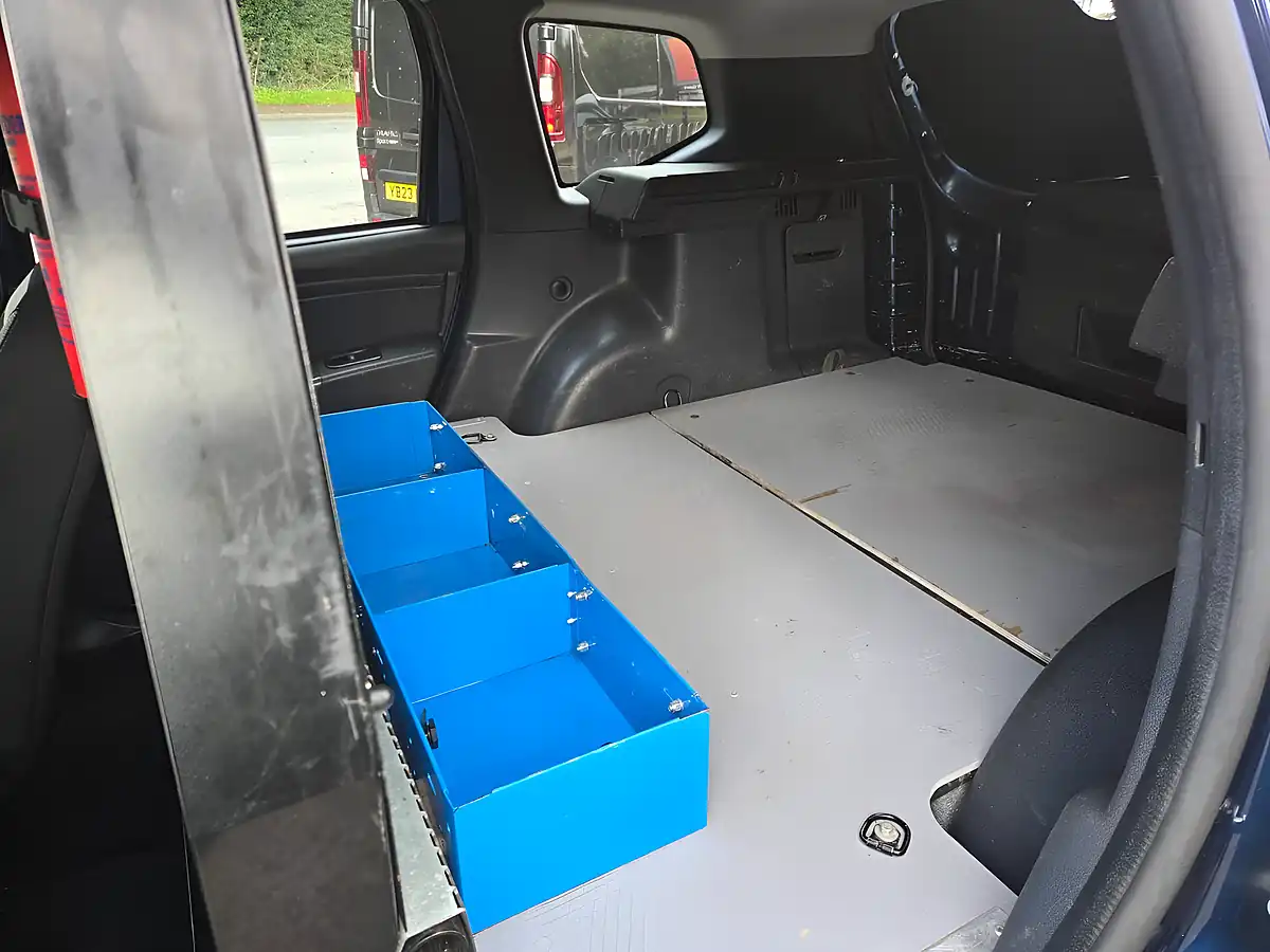 Used 2018 Dacia Duster Laureate Commercial 4X4 Blue - Interior and Exterior details 7