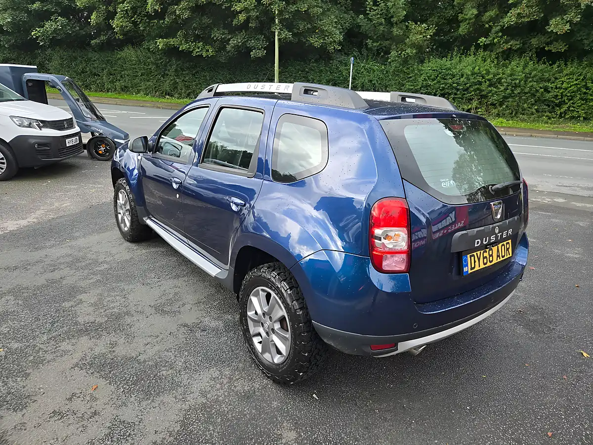 Used 2018 Dacia Duster Laureate Commercial 4X4 Blue - Interior and Exterior details 8
