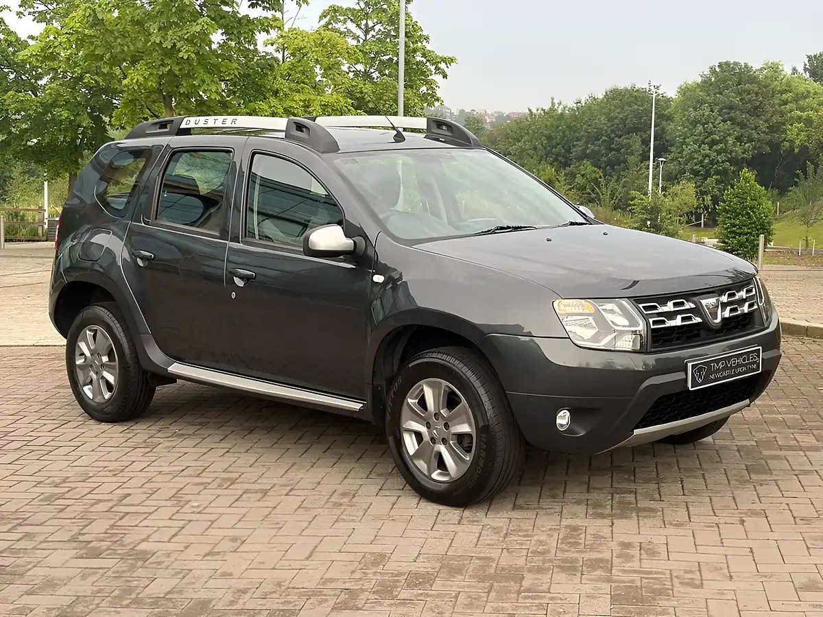 Used 2018 Dacia Duster Laureate Grey - Front View