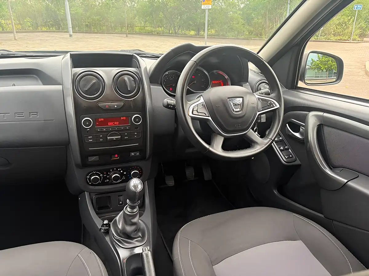 Used 2018 Dacia Duster Laureate Grey - Interior and Exterior details 11