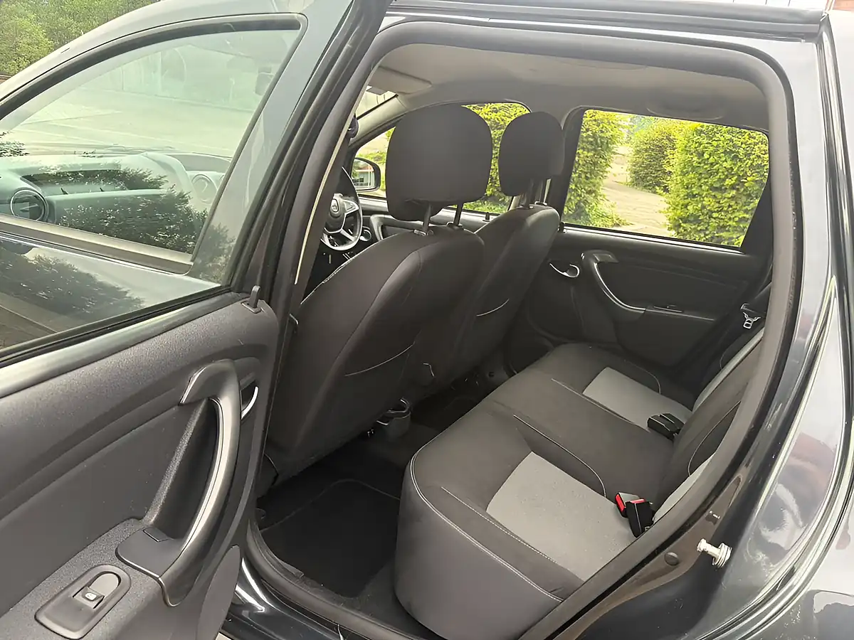 Used 2018 Dacia Duster Laureate Grey - Interior and Exterior details 14