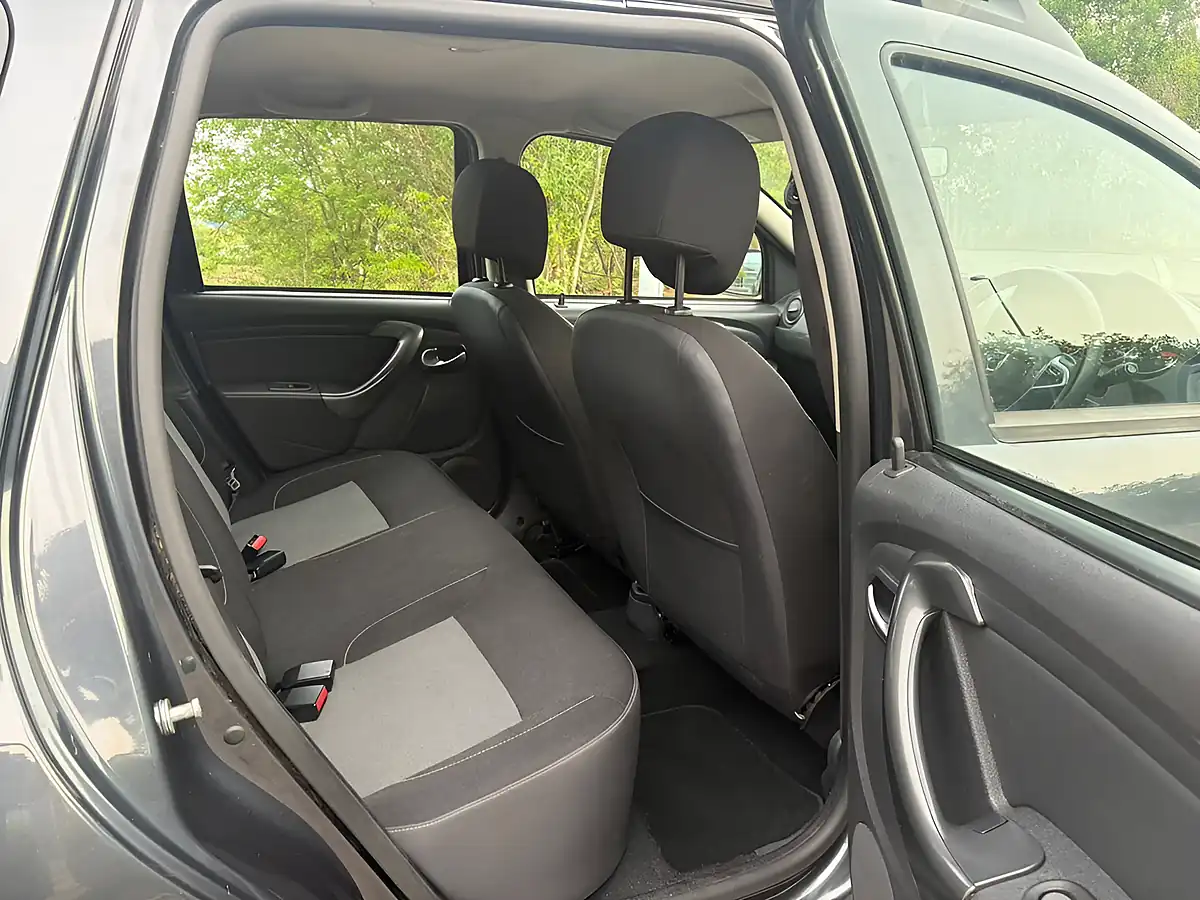 Used 2018 Dacia Duster Laureate Grey - Interior and Exterior details 15