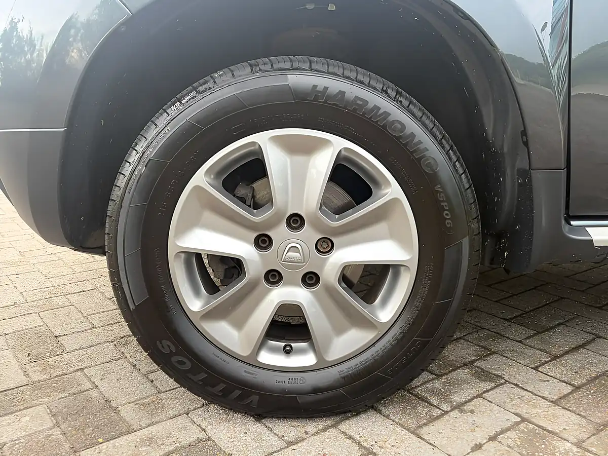 Used 2018 Dacia Duster Laureate Grey - Interior and Exterior details 19