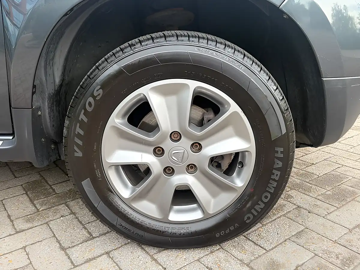 Used 2018 Dacia Duster Laureate Grey - Interior and Exterior details 20