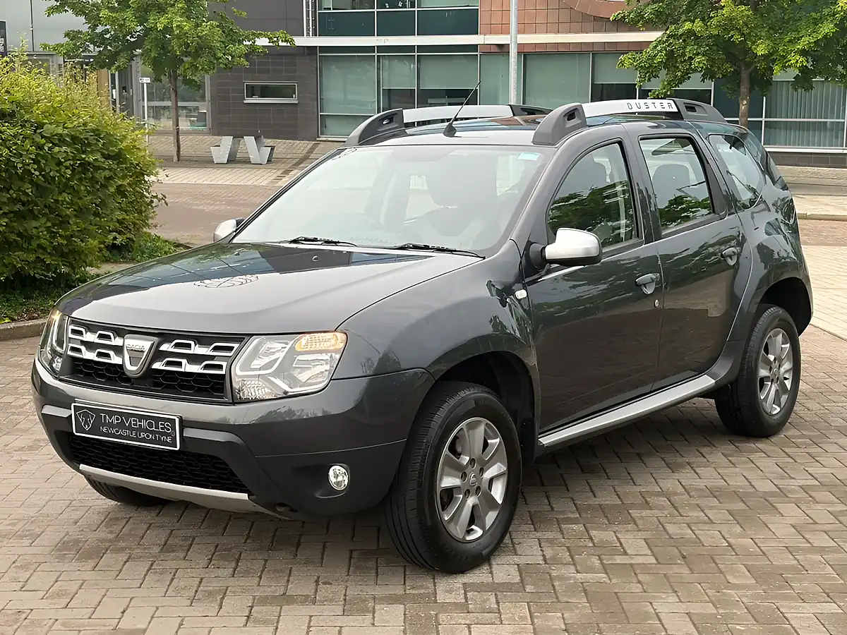 Used 2018 Dacia Duster Laureate Grey - Interior and Exterior details 5