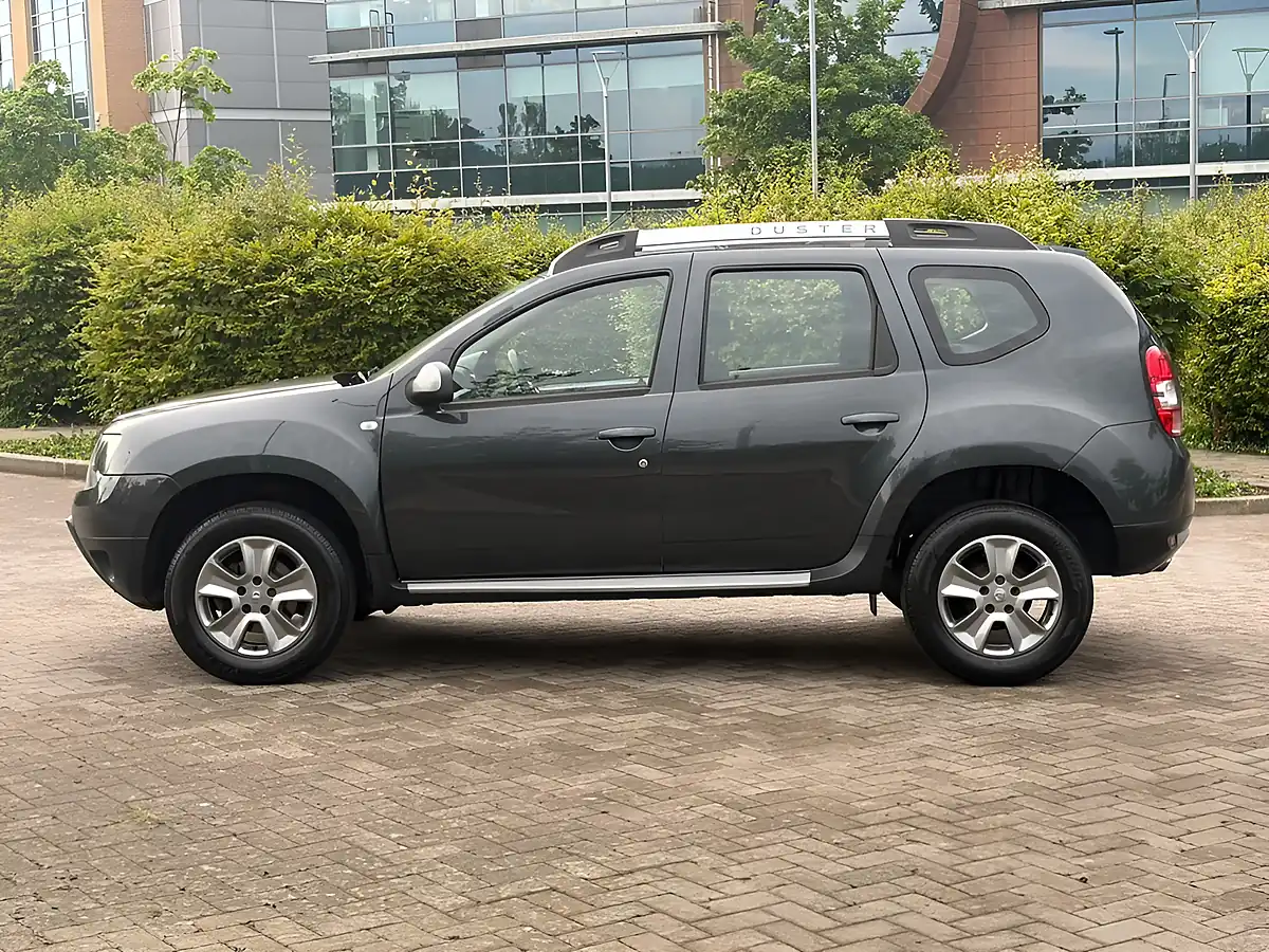 Used 2018 Dacia Duster Laureate Grey - Interior and Exterior details 8