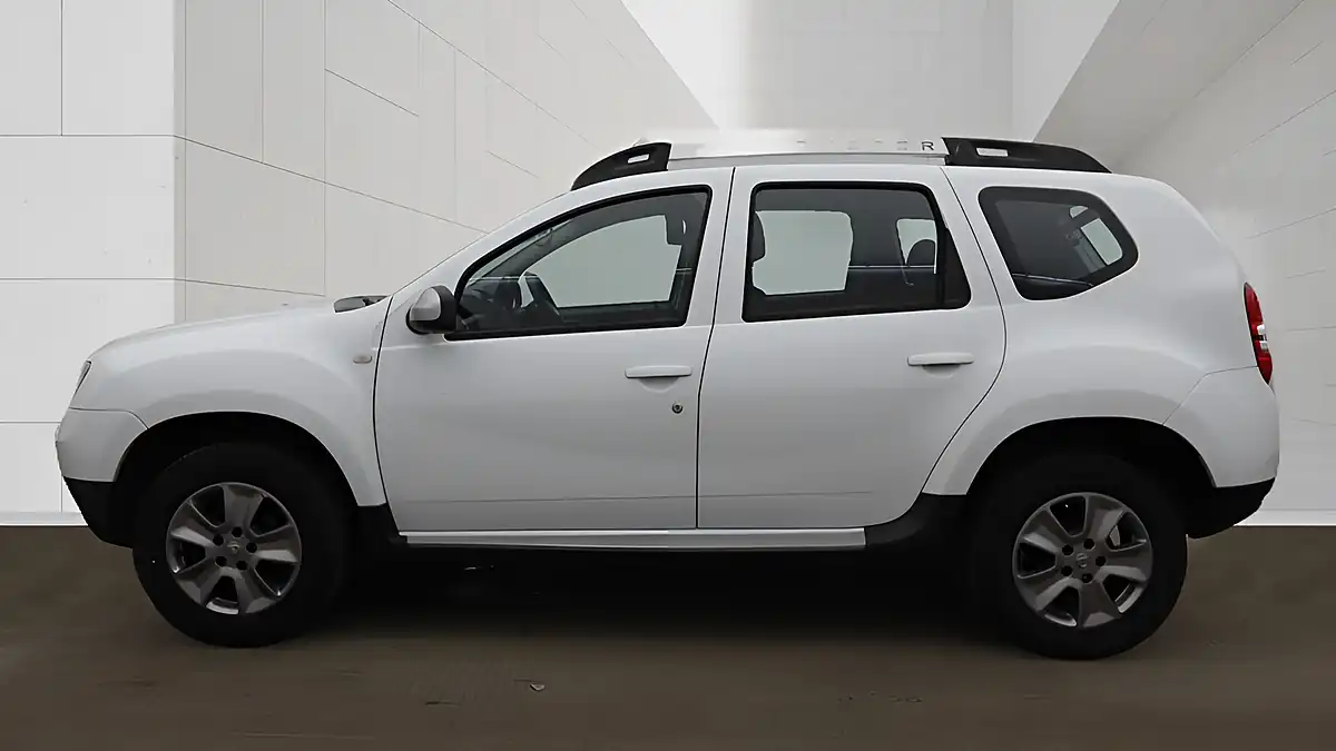 Used 2018 Dacia Duster Laureate White - Interior and Exterior details 7