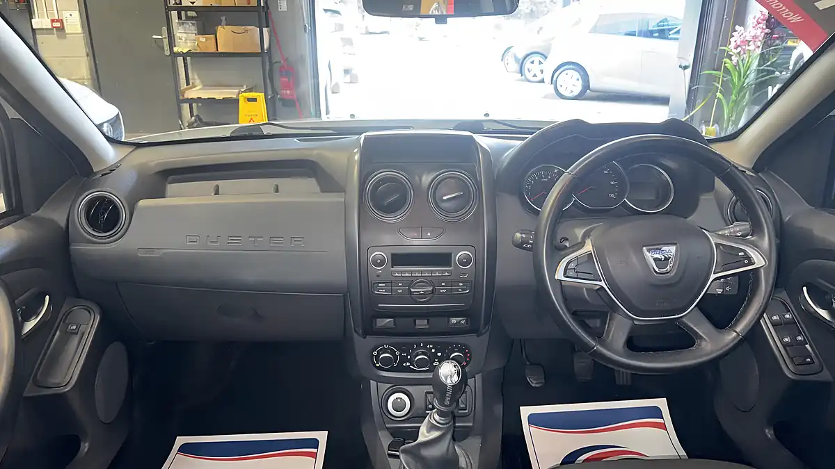 Used 2018 Dacia Duster Laureate White - Interior and Exterior details 10