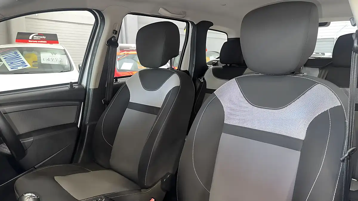 Used 2018 Dacia Duster Laureate White - Interior and Exterior details 11
