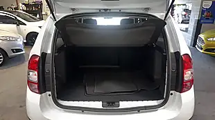 Used 2018 Dacia Duster Laureate White - Interior and Exterior details 15