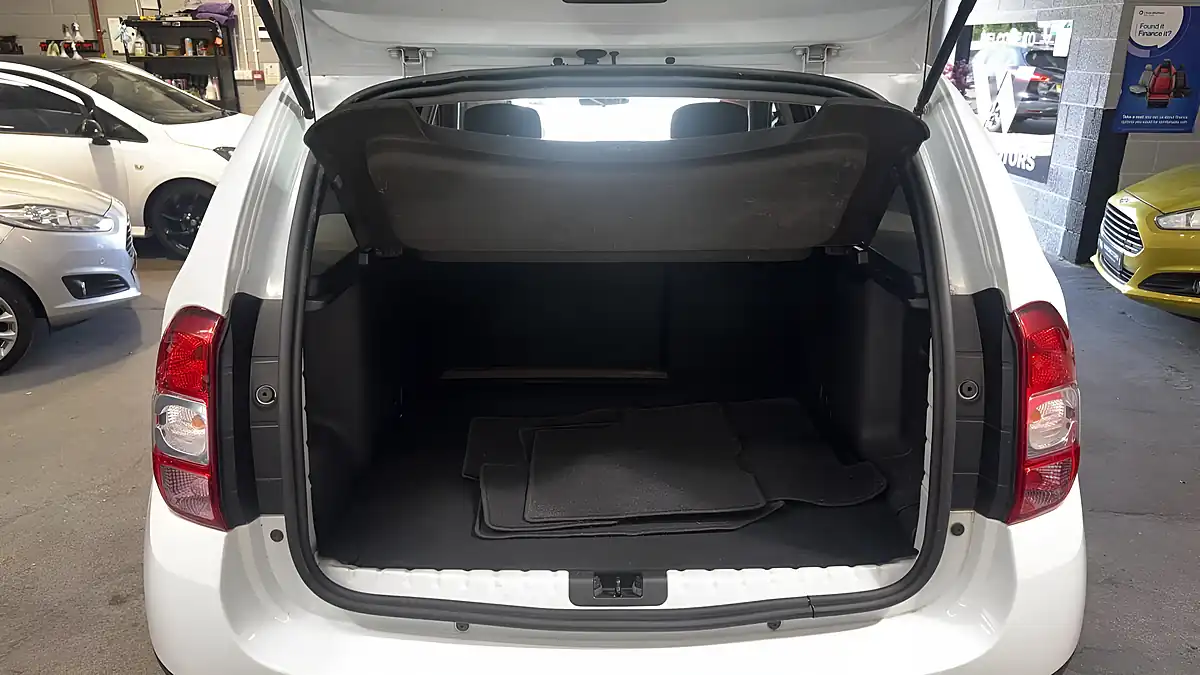 Used 2018 Dacia Duster Laureate White - Interior and Exterior details 15