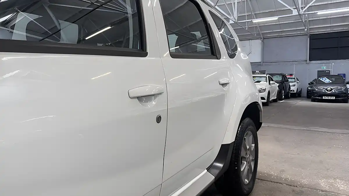 Used 2018 Dacia Duster Laureate White - Interior and Exterior details 16
