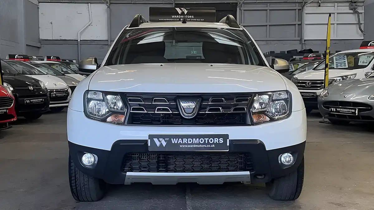 Used 2018 Dacia Duster Laureate White - Interior and Exterior details 3